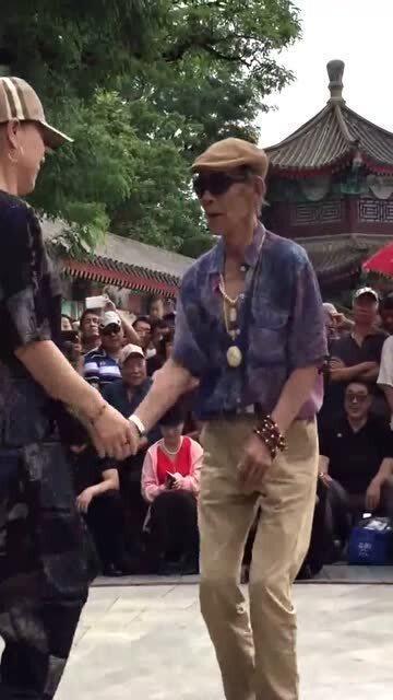 吃瓜大爷爱跳舞视频在线观看,在线观看舞蹈盛宴
