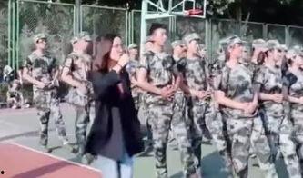 大一新生跳舞吃瓜视频,校园生活趣味横生